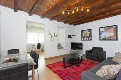 Bright & Spacious Family Flat in Central Barcelona