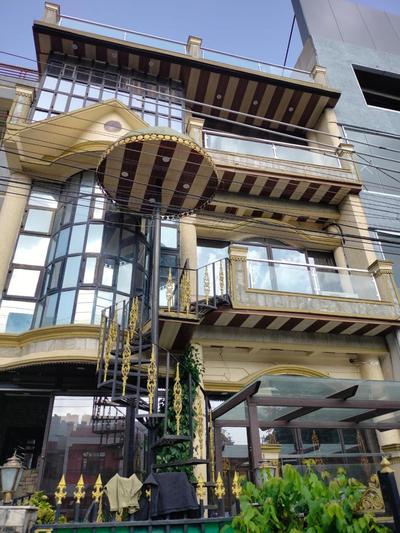 Divine Hotel & Banquet Hall