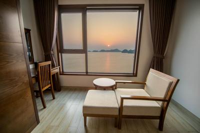 Cat Ba Paradise Hotel - Sky Bar & Massage