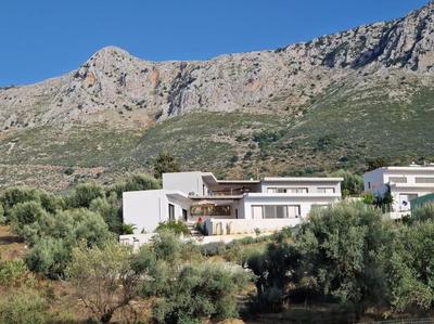 Villa Zaverda - Tranquil Haven: Luxury Villa with Private Pool
