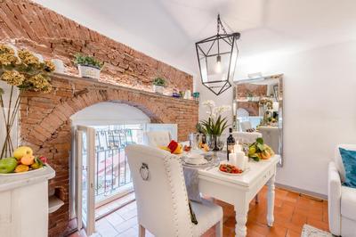 Casa Colosseum, A Million Dollar's View: the Lucca Colosseum. Luxury 1 bedroom 1 Bathroom Apartment