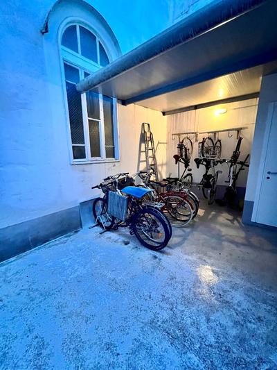 Suite bike with parking