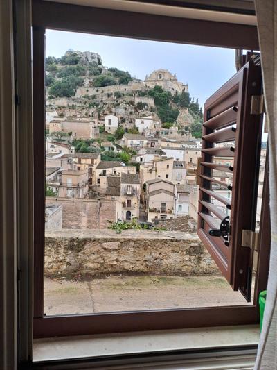 La casa nella grotta