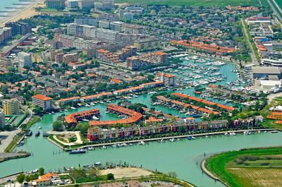 Luminous flat with balcony