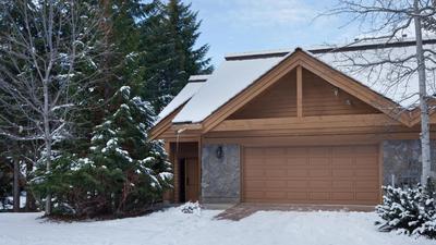 Northern Lights 45 | Large 5-Bed Luxury Townhome near Village with Hot Tub & Secure Parking