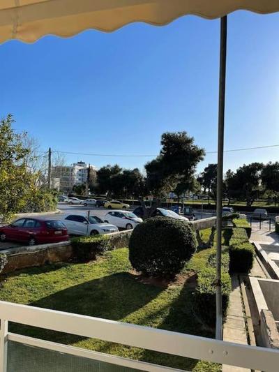 Sunny apartment overlooking the park, close to the beach!