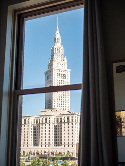 Skyloft Condo - Walk To Stadiums - City Views