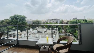 BluO 1BHK Suite - Balcony, Lift, Gym, Parking