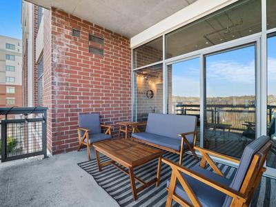 Northside District Loft - Panoramic Valley Views