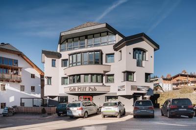 Alpenvilla Large Family Apartment - by Familiaris- Pools 500 meters
