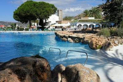 Los Crisantemos Family house with garden and pool