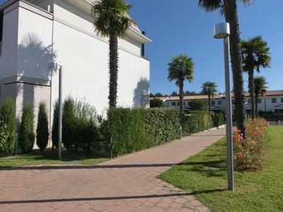 Lovely apartment with two fenced garden