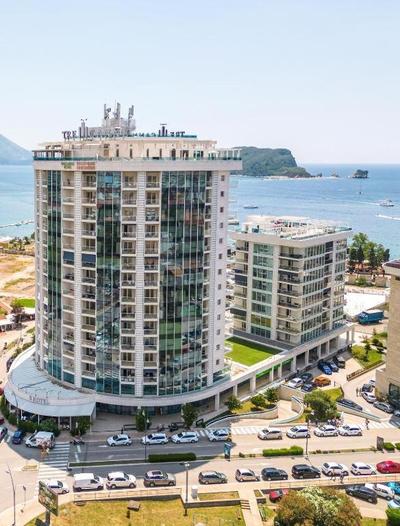 Luxury 3 bedroom private apt in beachfront Hotel