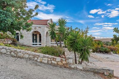 Villa Melpomene St George Retreat BY APOKORONAS-VILLAS
