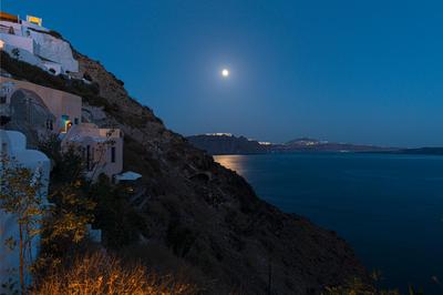 White Cave by Caldera Houses