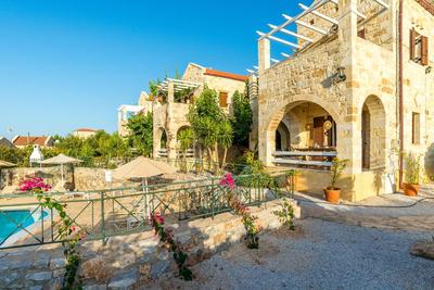 Villa Thalia St George Retreat BY APOKORONAS-VILLAS