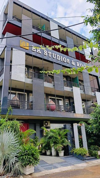 BK Studio And Rooms Near Huda City Centre