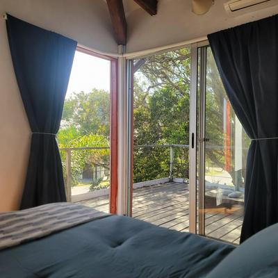 Casa Encantada, Habitaciones privadas y áreas compartidas