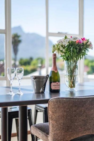 Apartment with stunning views of Table Mountain