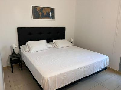 Fira Suites - Habitaciones privadas en Apartamento compartido
