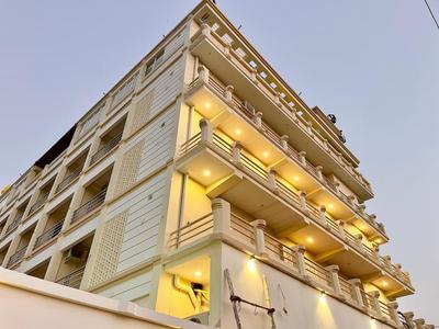 Hotel A One ! Puri, BREAKFAST Included- Swimming-pool, near Sea-beach-and-Temple, fully-Air-Conditioned-hotel with-lift-and-parking-facility - ᴾʳᵉᵐⁱᵘᵐ ᴴᵒᵗᵉ