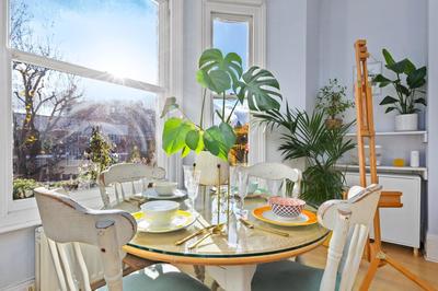 Artist's Bright Hampstead Heath Village 2 bed