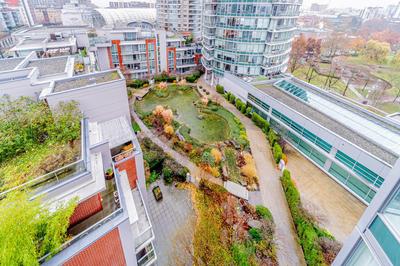 BC Place & Skytrain 1 min & Free Parking & Pool