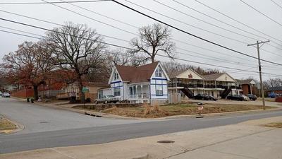Studio Penthouse in Victorian near University of Arkansas, Wilson Park and Razorback Greenway, Nature and Bike Trail