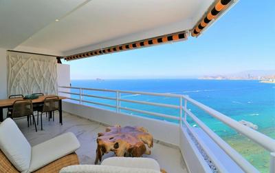 Luxurious 2-bedroom apt with stunning views, 1st line on Levante Beach, Benidorm
