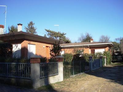 Nice flat with garden and parking