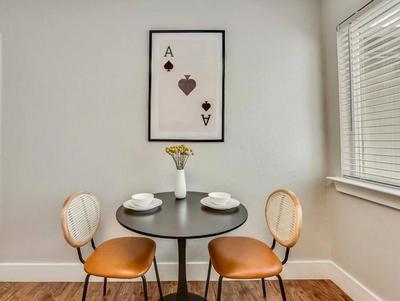 Near Downtown Dallas - The Dapper Charm