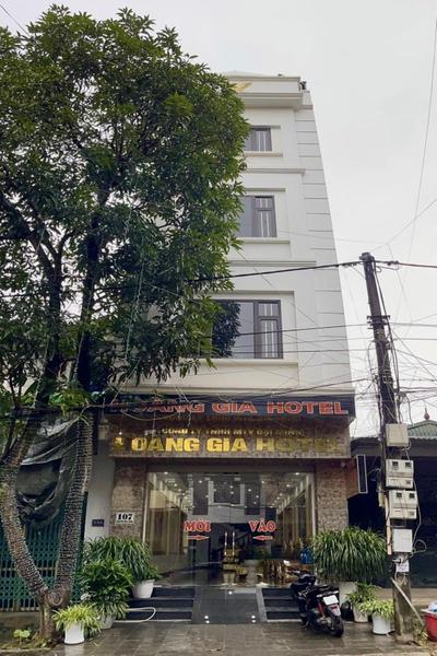 Cô Chung Hotel