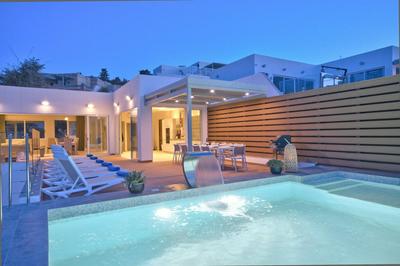 Villa Ida - Indoor Heated Pool, Sauna, Games Room and Gym