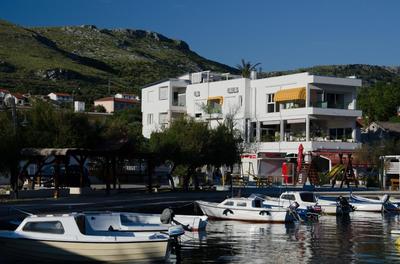 Holidays Roko - Sea View Apartments with Pool