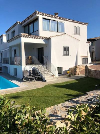 Villa con piscina Vista mare 12 posti letto by budoni affitti