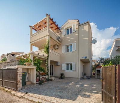 Apartments Vucica, Sevid