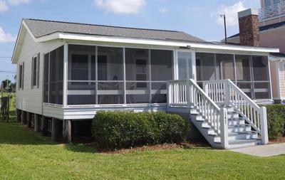 Waterfront, dock, Hot tub, kayaks, King Bedroom with amazing views, RELAXATION, 2 miles to the beach