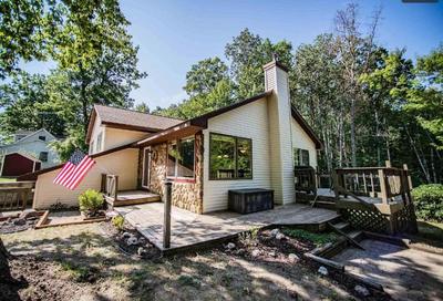 BASS LAKE RETREAT- lakeview home w 5 Bedrooms, Hot Tub, Game room, Pets