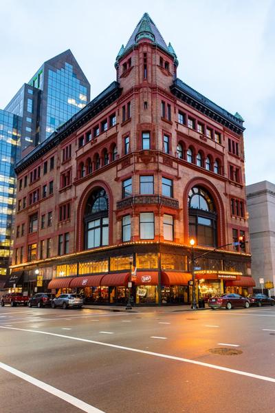 Luxe Louisville Condo~King BR~Near YUM Center