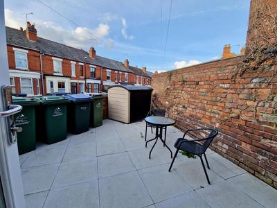 Incredible Private Rooms All with Private Bathrooms in a Fully Serviced House next to City Centre with Free Parking