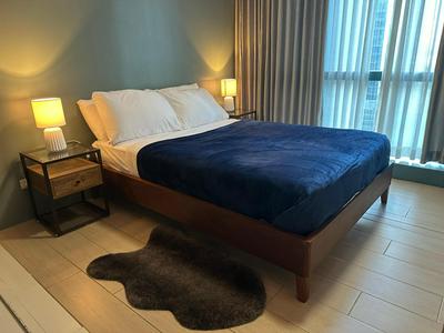 Deluxe Suite in One Uptown, BGC with Mall Fountain View