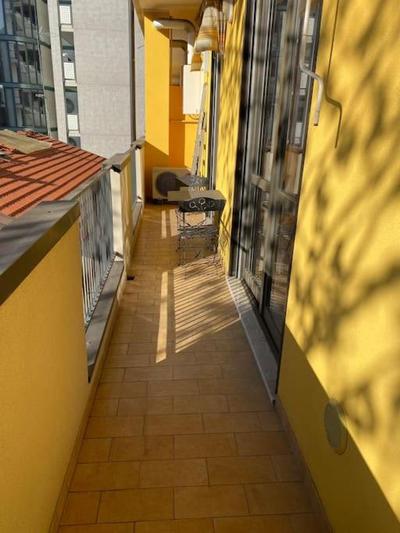 Bilocale moderno e luminoso con parcheggio privato