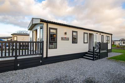 Private Lodge Retreat with Hot Tub - Stewarts Resort 55