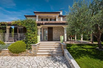 Rustic villa Inga with pool and grill in Buje