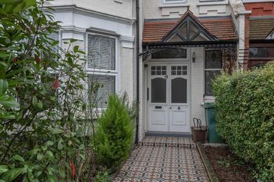 Quirky, Vintage 2 bed flat