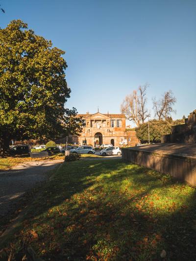 BELVEDERE Luxury Apartment, view on the Lucca Walls