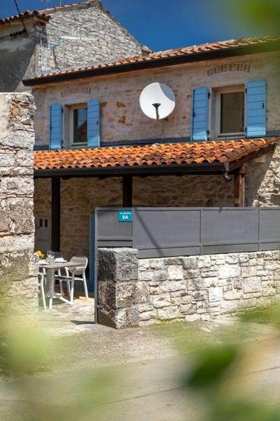 Rustic villa Casa Tessa with outdoor pool in Tar