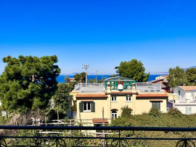 Bright 3 Bedrooms Apartment with Seaview Balcony