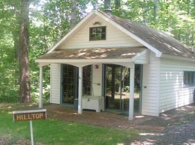 Quiet cottage on wooded property