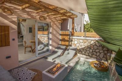 Saint Zoe Suites